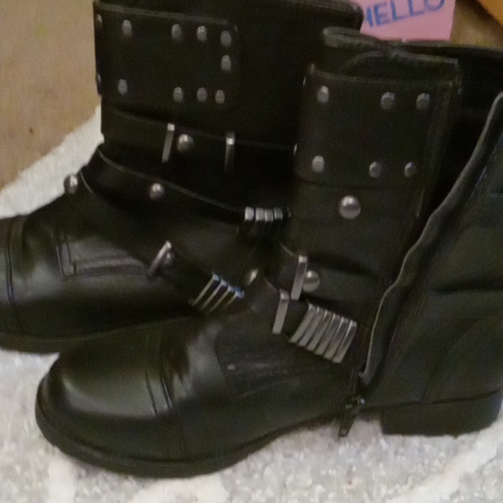 NWOT short black boots